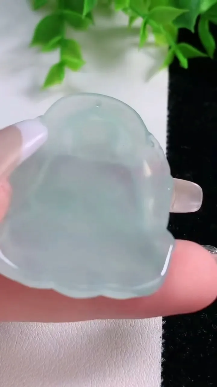 天然A货翡翠阿弥陀佛吊坠，尺寸45.6-31.3-5，重量:17.60g
1月25日