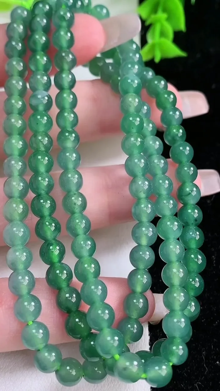 天然A货翡翠货蓝水圆珠项链，尺寸5.4-108颗，重:31.63g1月25日
工厂直销收藏佳品,种好