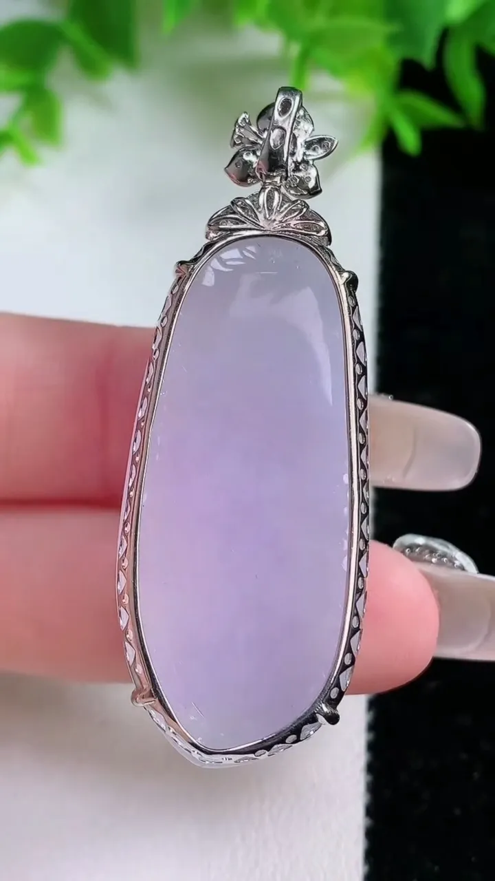 天然A货翡翠18K金紫罗兰福瓜吊坠，尺寸52.3-40-18.4-11.8，重量:17.08g
1月25日