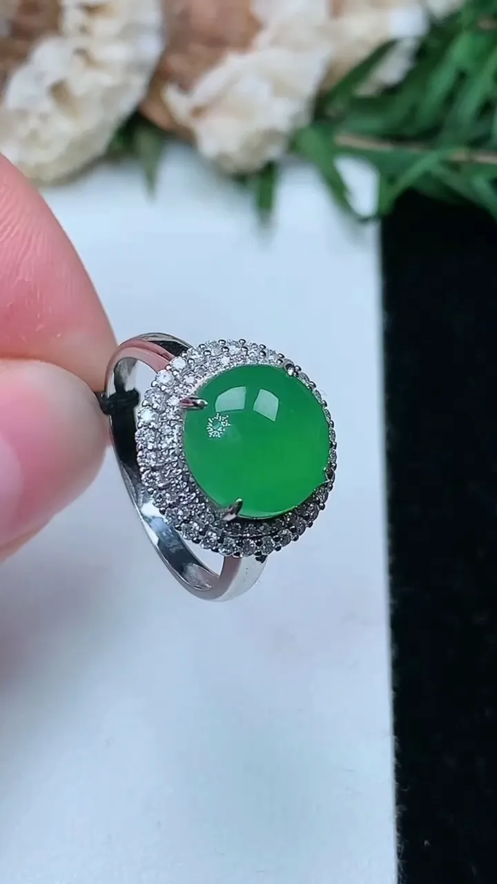 天然A货翡翠蛋面戒指，尺寸17.3-9.6，重量:4.26g2026年1月25日
工厂直销收藏佳品,