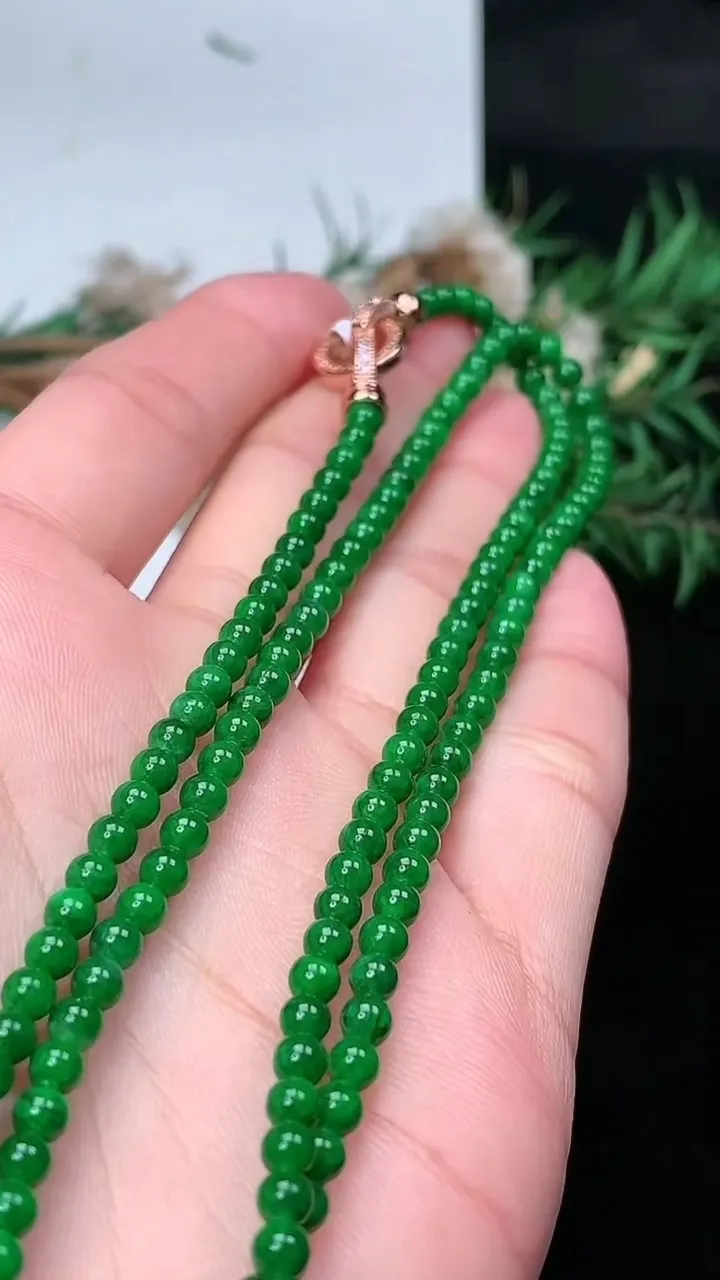 天然A货翡翠小米珠项链，尺寸3.7-167颗，重量:14.75g1月25日
工厂直销收藏佳品,种好水足，色泽均匀，有种有色，上手高大气！
