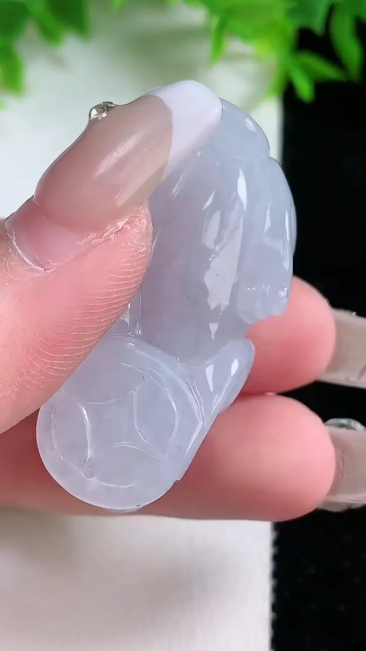 天然A货翡翠貔貅吊坠，尺寸42.3-17-14.9，重量:19.79g
1月25日