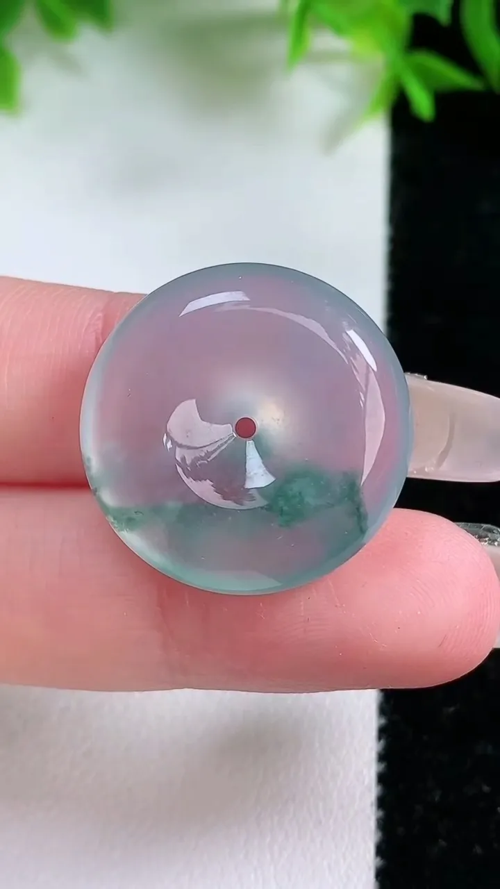 天然A货翡翠种飘花平安扣吊坠，尺寸23.5-6.7，重量:7.49g
1月25日