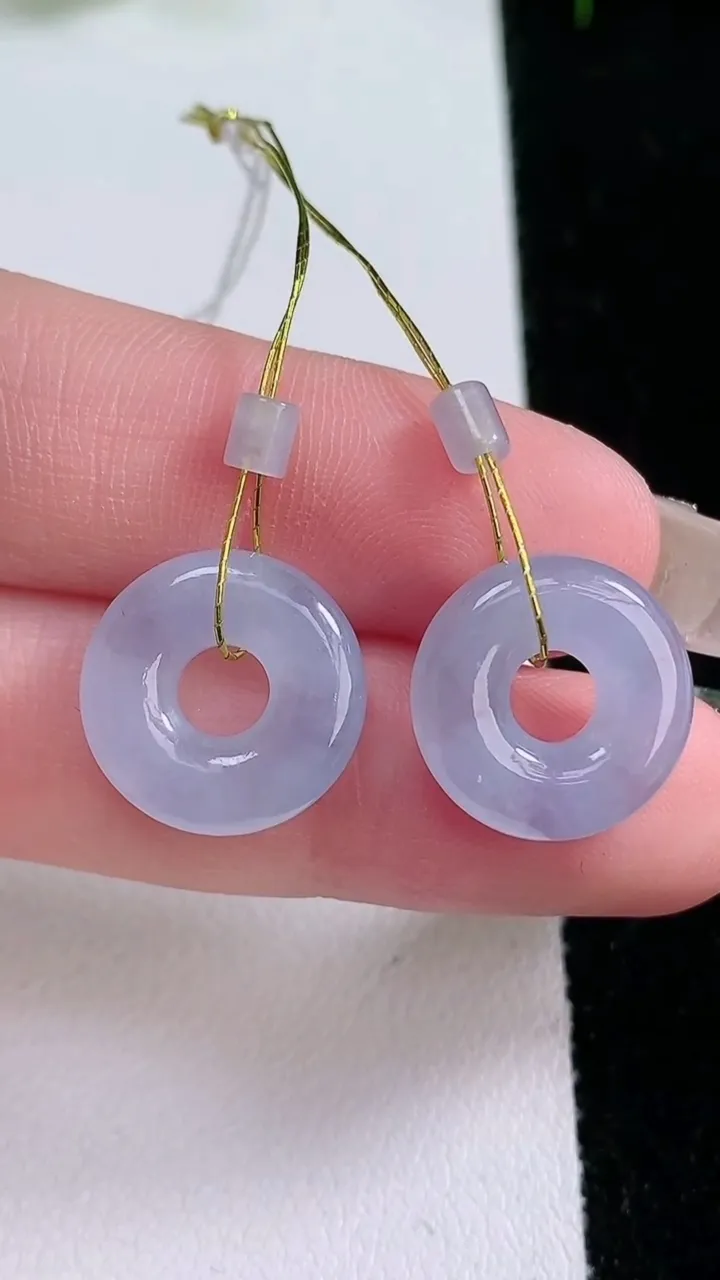 天然A货翡翠紫罗兰平安环吊坠一对，尺寸14.6-3.4，重量:3.38g
1月25日