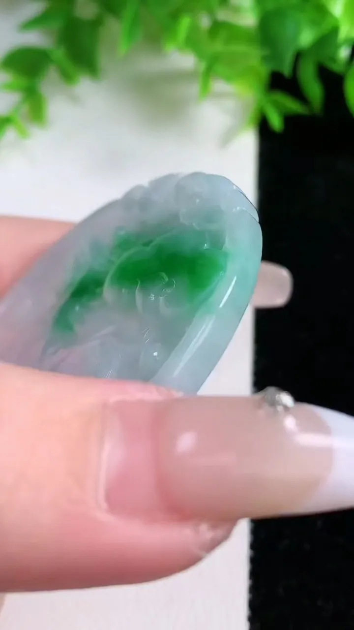 天然A货翡翠生肖马吊坠，尺寸52.4-4.2，重量:24.49g
1月25日