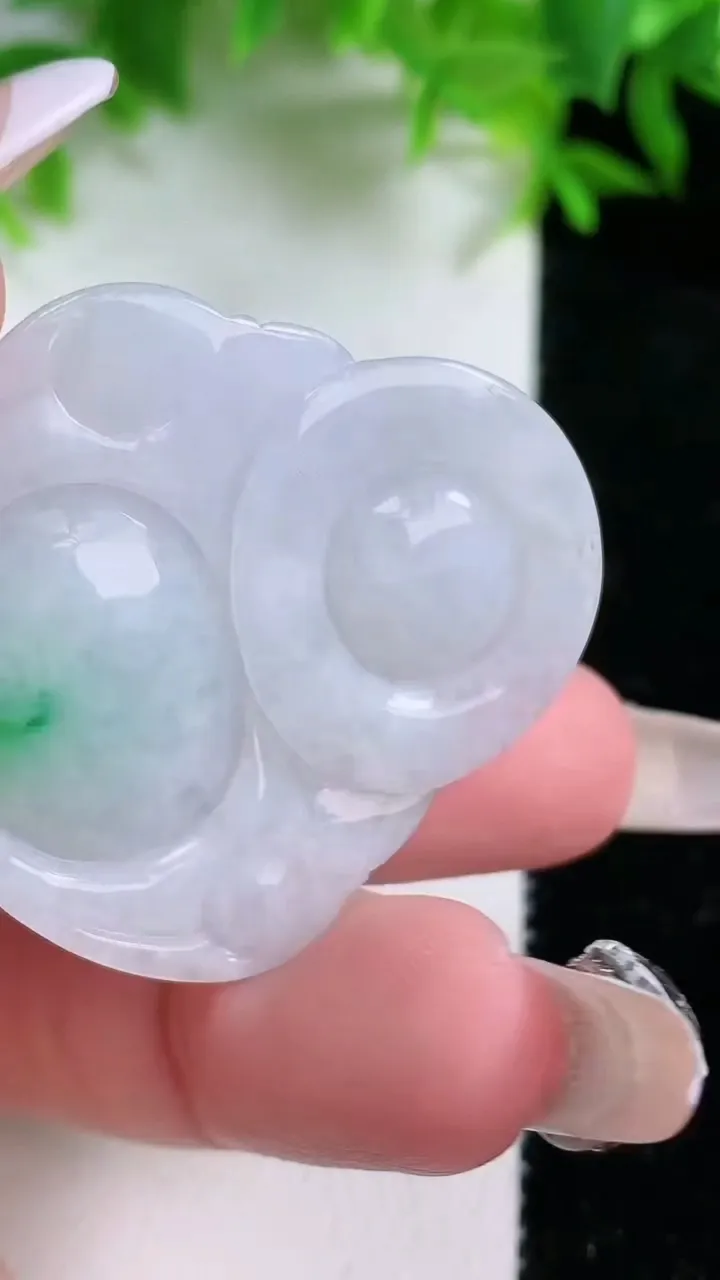 天然A货翡翠佛公吊坠，尺寸37.6-36.2-8，重量:16.36g
1月25日