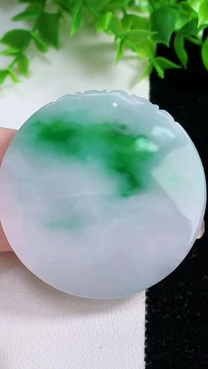 天然A货翡翠生肖马吊坠，尺寸52.4-4.2，重量:24.49g
1月25日