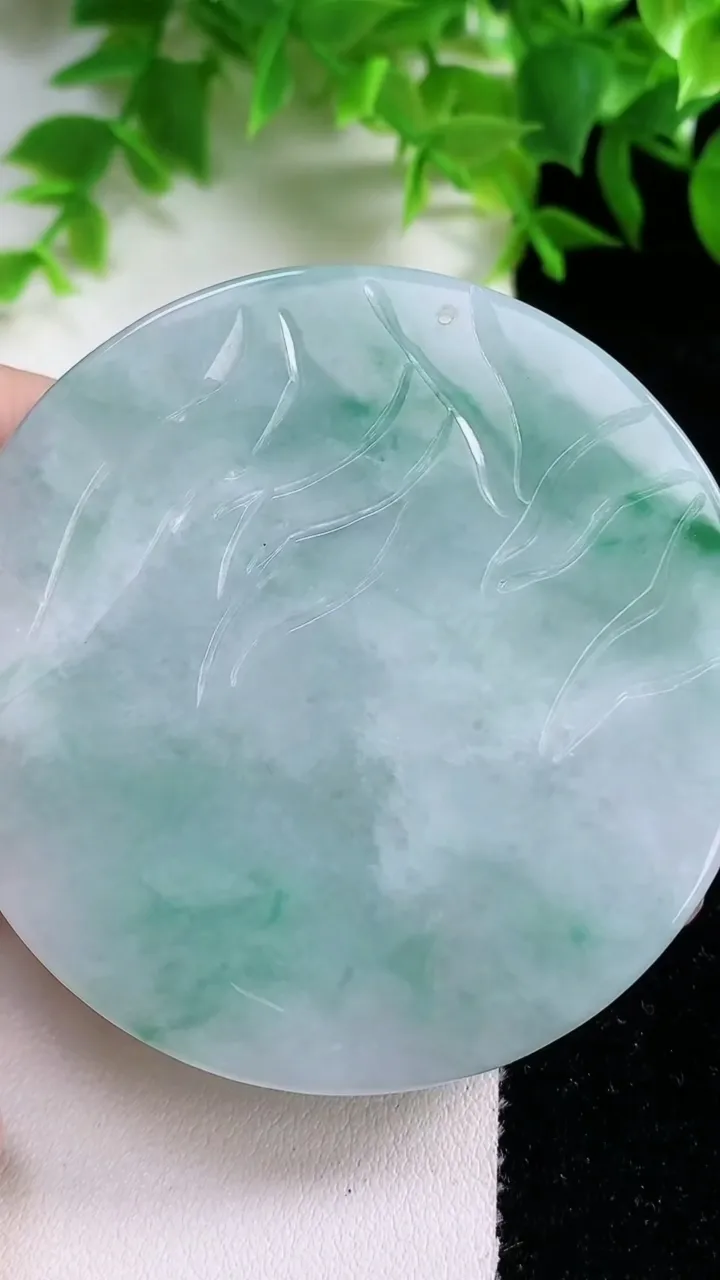 天然A货翡翠花开富贵吊坠，尺寸58.3-12，重量:77.46g
1月25日