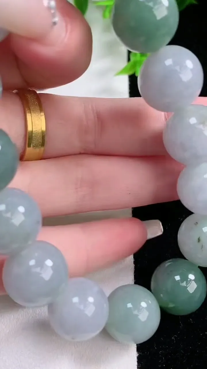 天然A货翡翠圆珠手串，尺寸14.6-15颗，重:77.51g1月25日
工厂直销收藏佳品,种好水足，色泽均匀，有种有色，上手高大气！