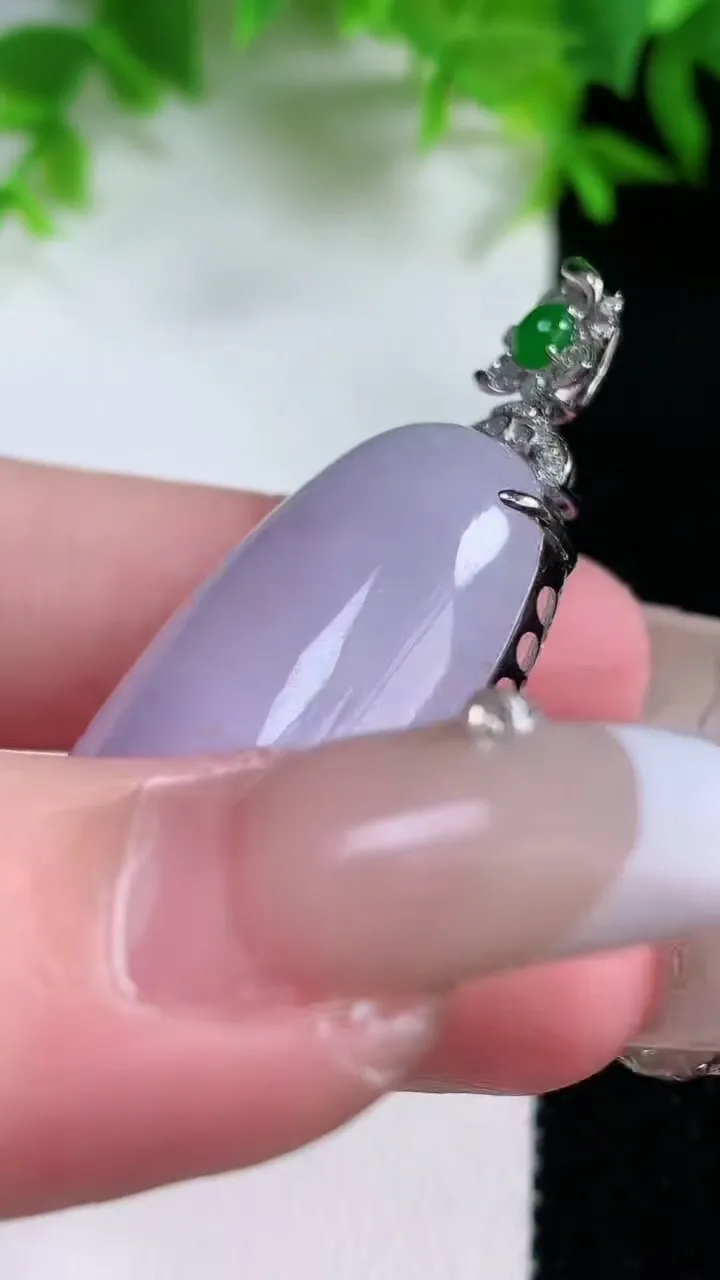 天然A货翡翠18K金紫罗兰福瓜吊坠，尺寸52.3-40-18.4-11.8，重量:17.08g
1月25日