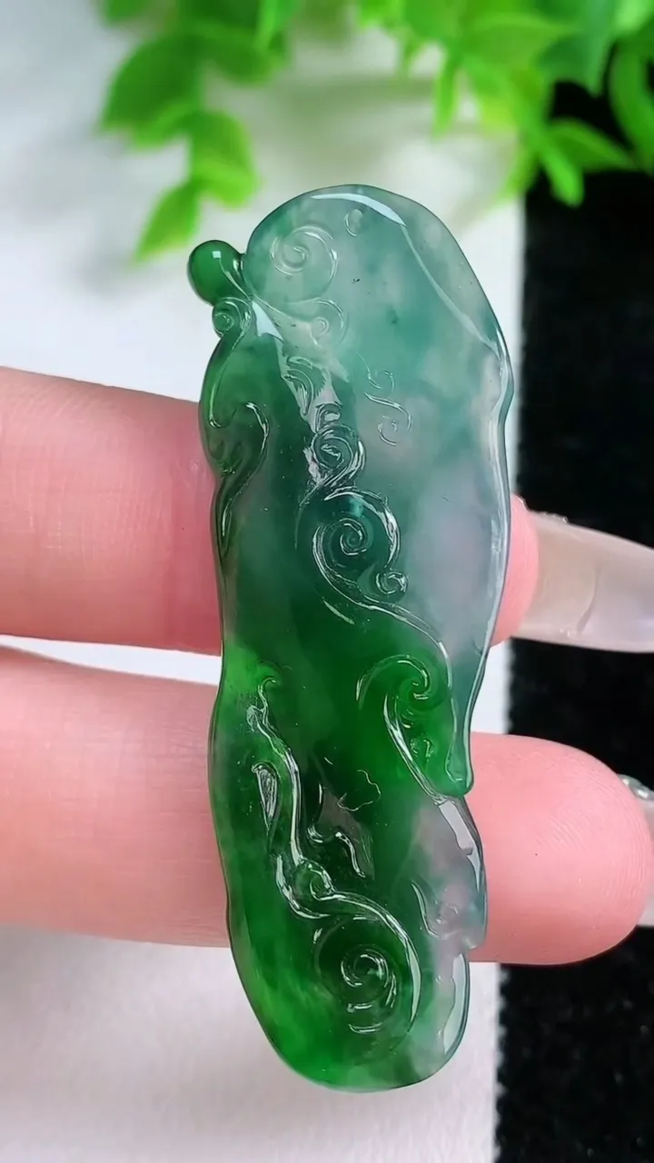 天然A货翡翠观音菩萨吊坠，尺寸51-17.2-6.8，重量:9.01g
1月25日