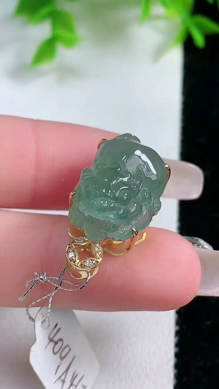 天然A货翡翠貔貅吊坠，尺寸18.7-13-11.4，重量:4.91g
1月25日