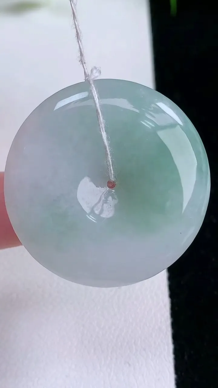 天然A货翡翠平安扣吊坠，尺寸34.3-5，重量:13.53g
1月25日