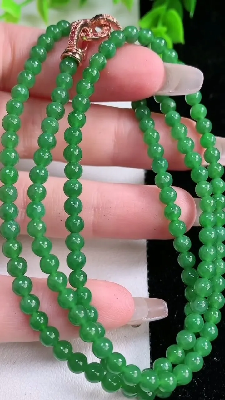 天然A货翡翠小米珠项链，尺寸4，重:17.76g1月25日
工厂直销收藏佳品,种好水足，色泽均匀，有