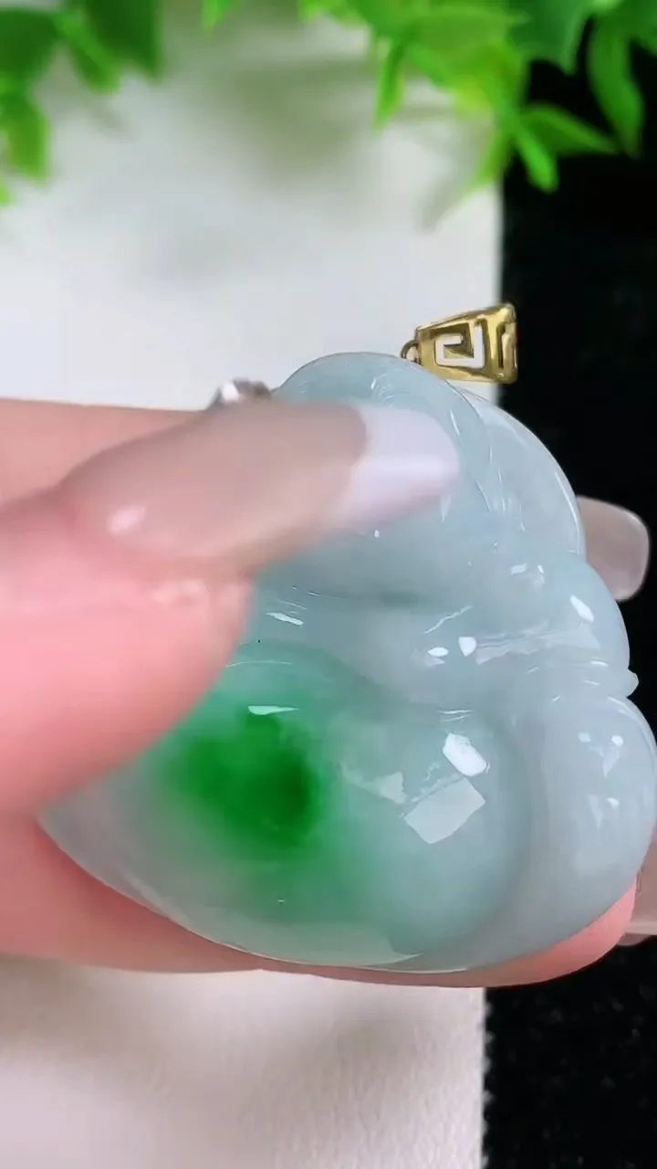 天然A货翡翠佛公吊坠，尺寸35.7-40-12.5，重量:29.70g
1月25日