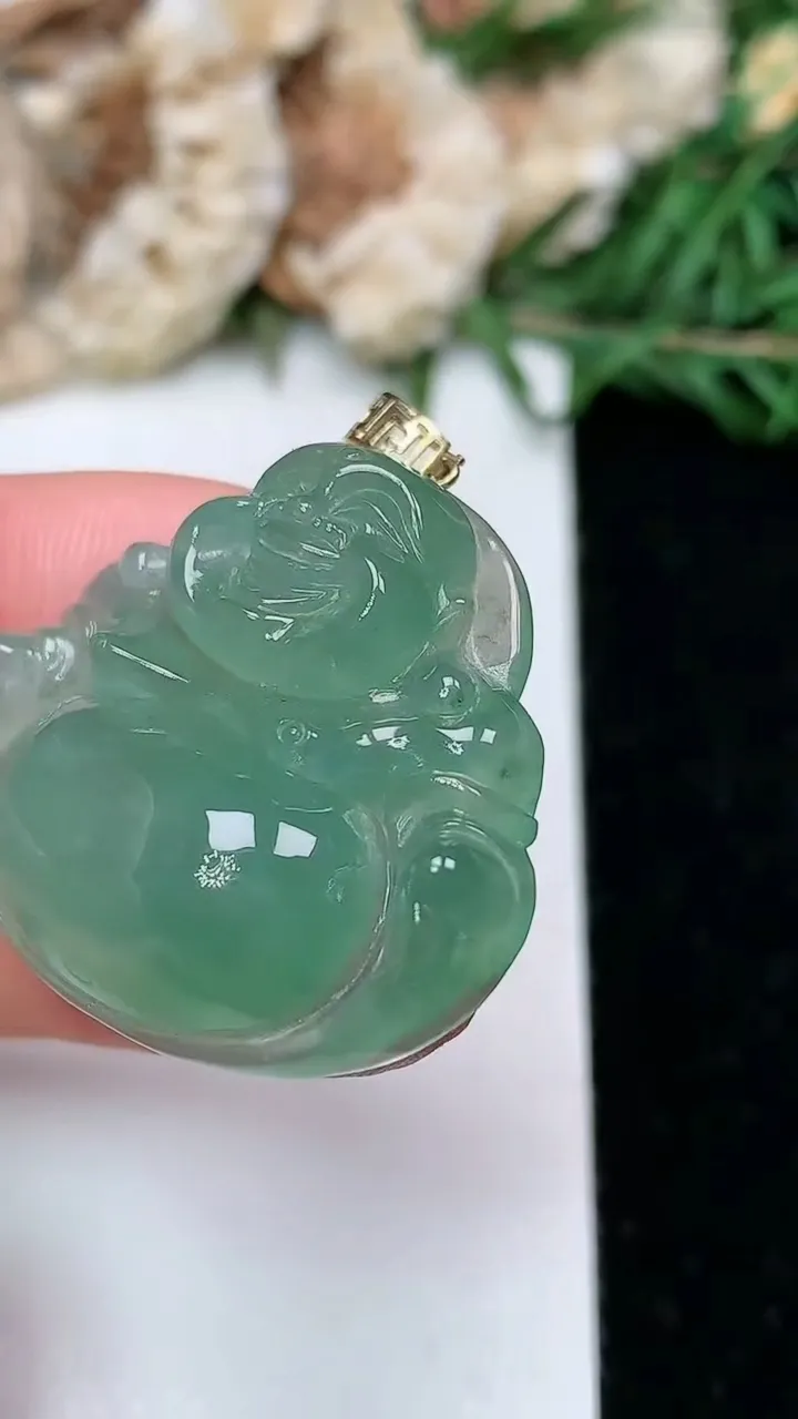 天然A货翡翠佛公吊坠，尺寸27.9-31.6-8.8，重量:11.10g
1月25日