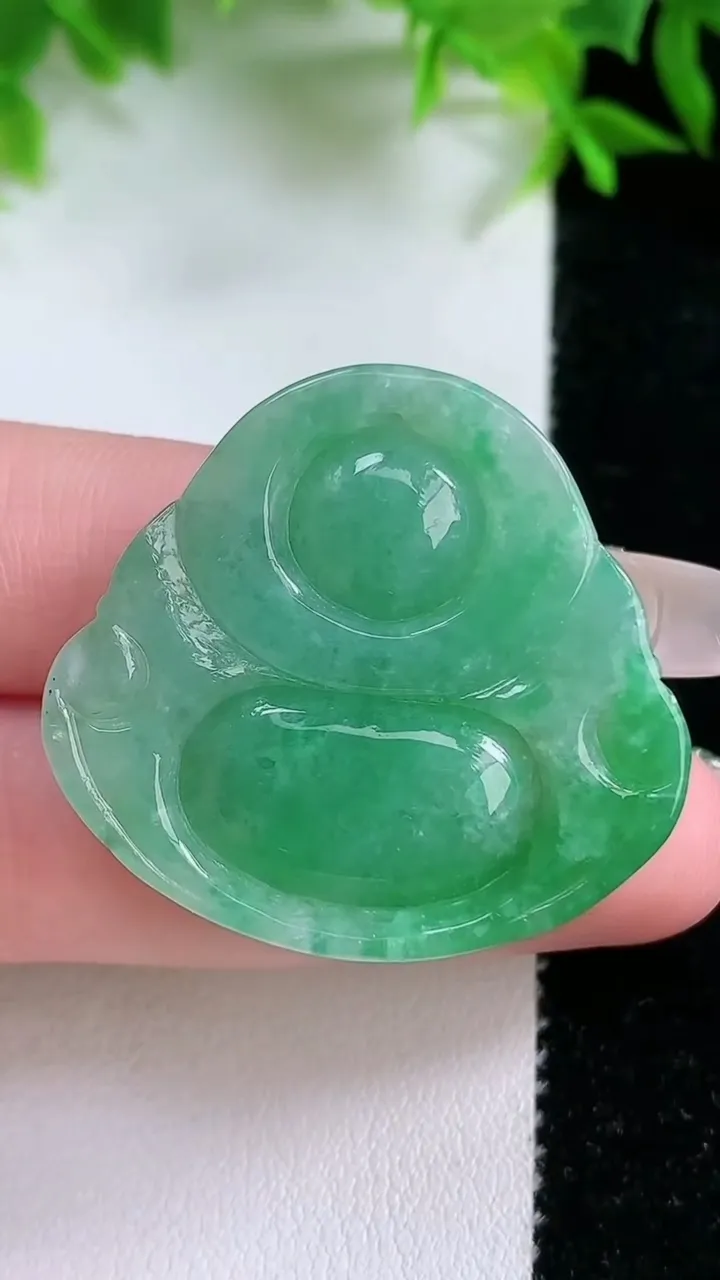 天然A货翡翠佛公吊坠，尺寸31.8-34.8-9，重量:15.25g
1月25日