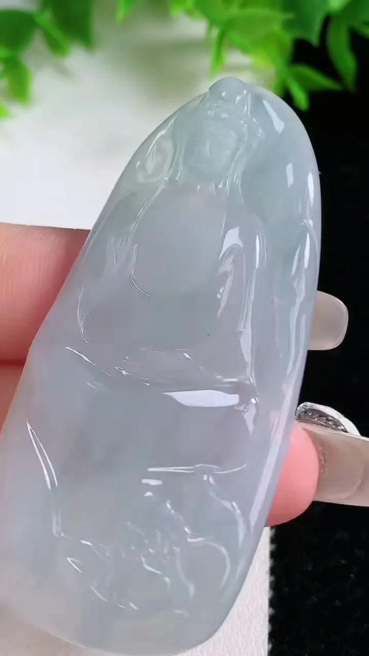 天然A货翡翠观音菩萨吊坠，尺寸61.6-30-4.6，重量:20.53g
1月25日