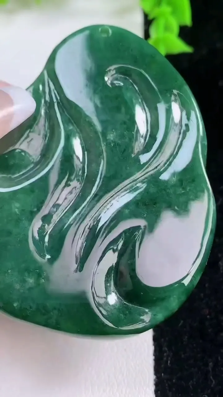 天然A货翡翠和和美美 荷花吊坠，尺寸61.3-51.3-16.5，重:67.26g
1月25日