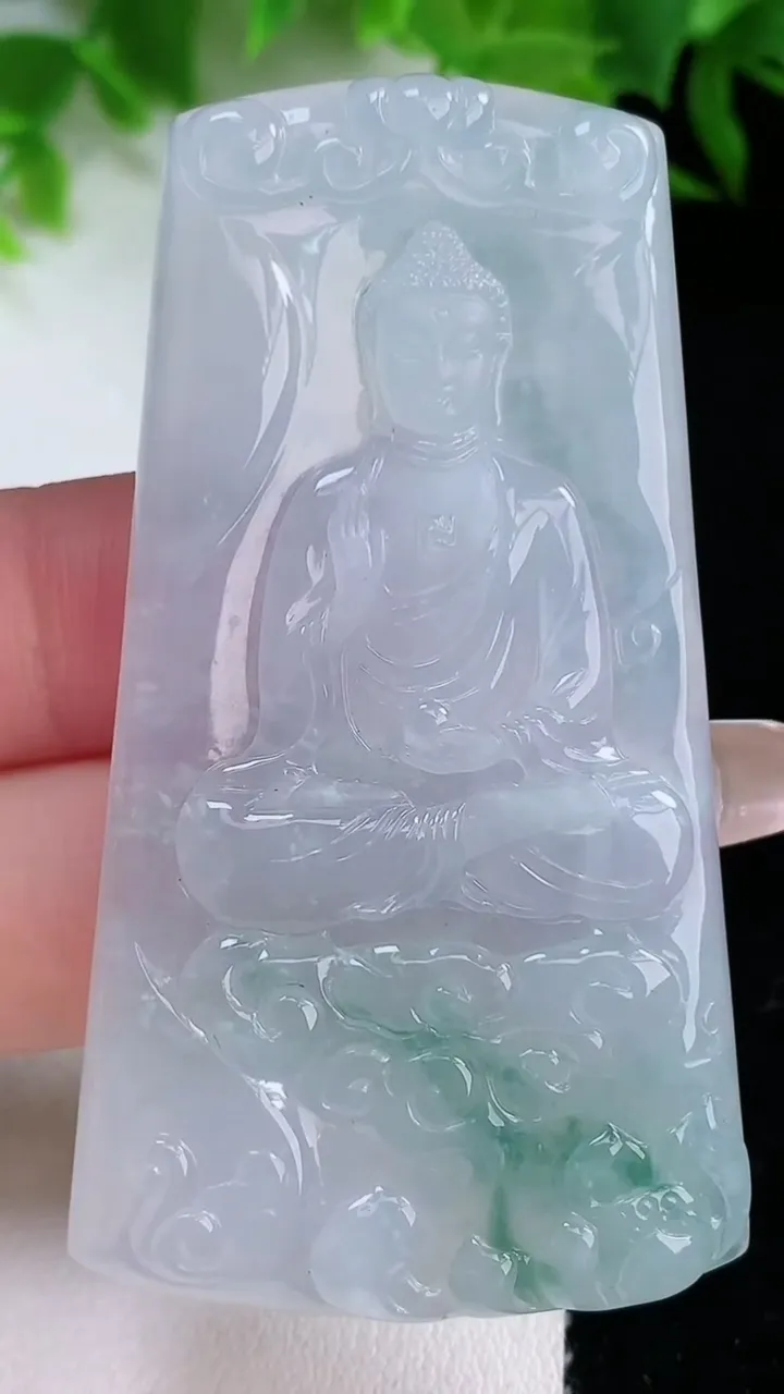 天然A货翡翠冰种飘花阿弥陀佛吊坠，尺寸64.3-35-5，重量:27.65g
1月25日