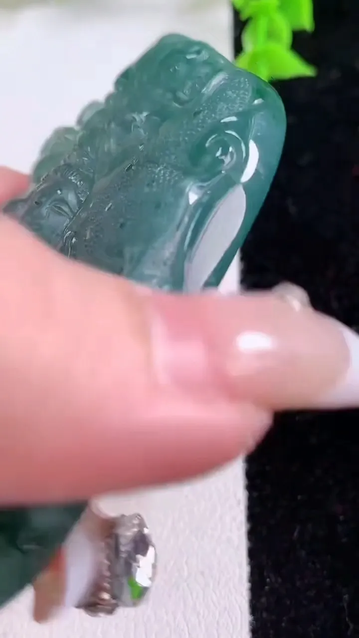 天然A货翡翠蓝水双彩祥龙观音菩萨吊坠，尺寸73-42-7.2，重:47.93g
1月25日