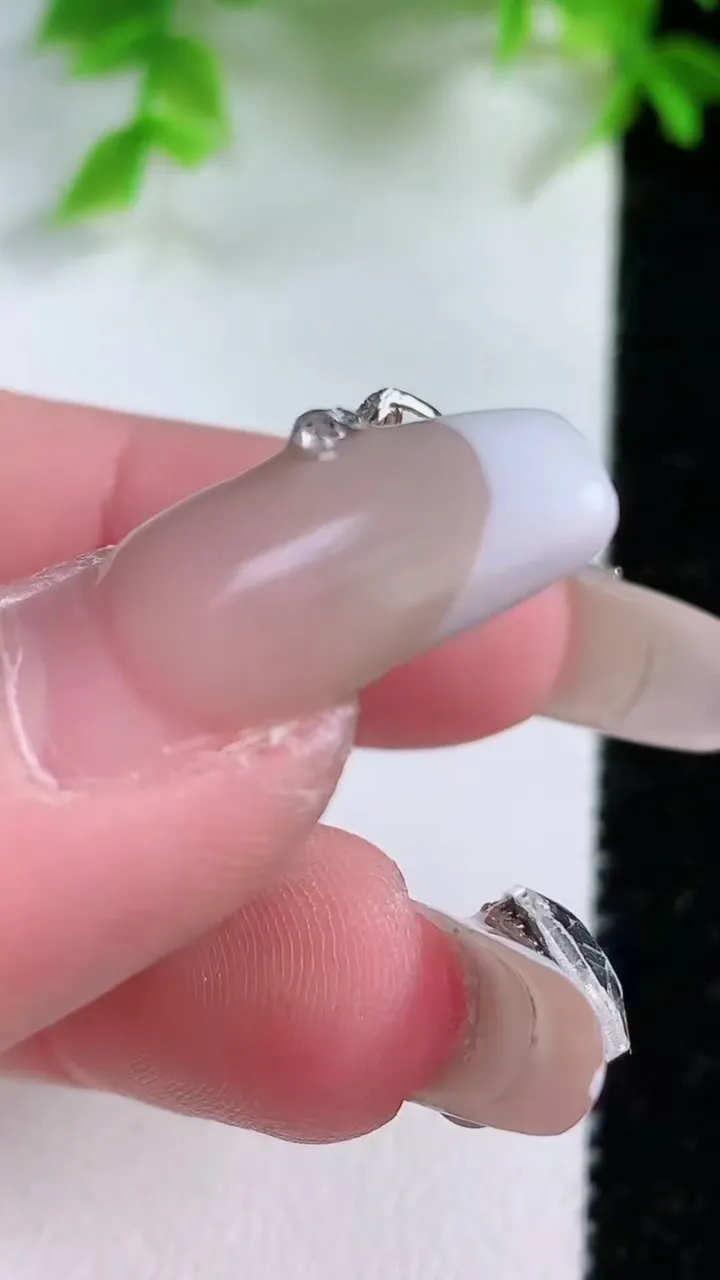 天然A货翡翠葫芦吊坠，尺寸20.8-16-8，重量:4.35g
1月25日