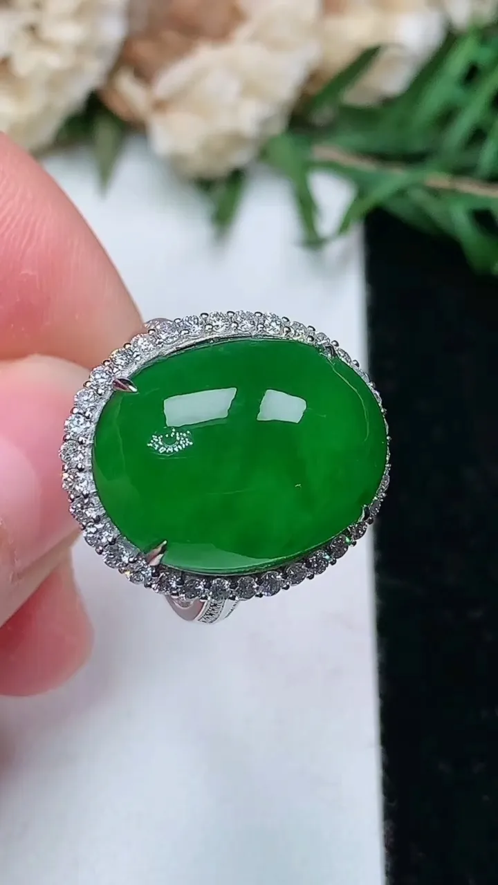 天然A货翡翠蛋面戒指，尺寸17-17.4-12.9，重量:5.19g2026年1月25日
工厂直销收