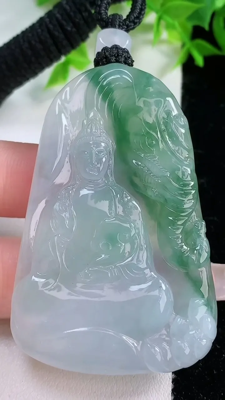 天然A货翡翠普贤菩萨吊坠，尺寸60.4-39-6，重量:37.34g
1月25日
