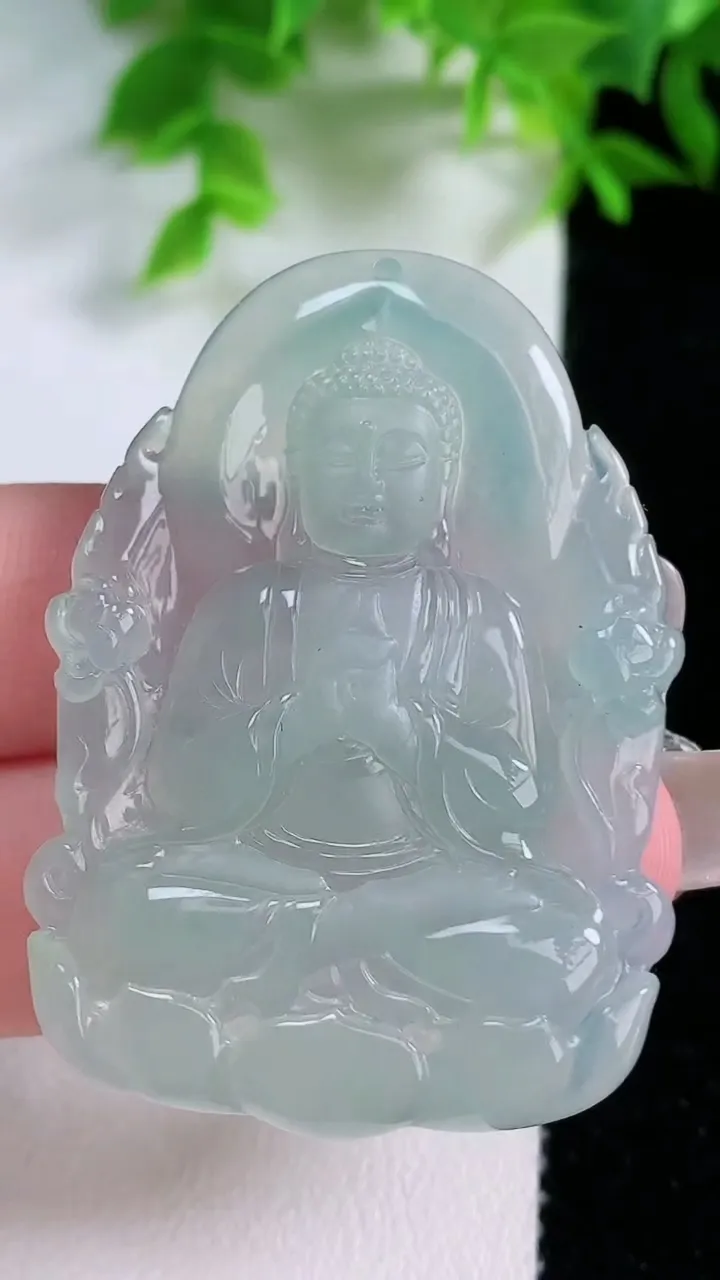 天然A货翡翠阿弥陀佛吊坠，尺寸45.6-31.3-5，重量:17.60g
1月25日