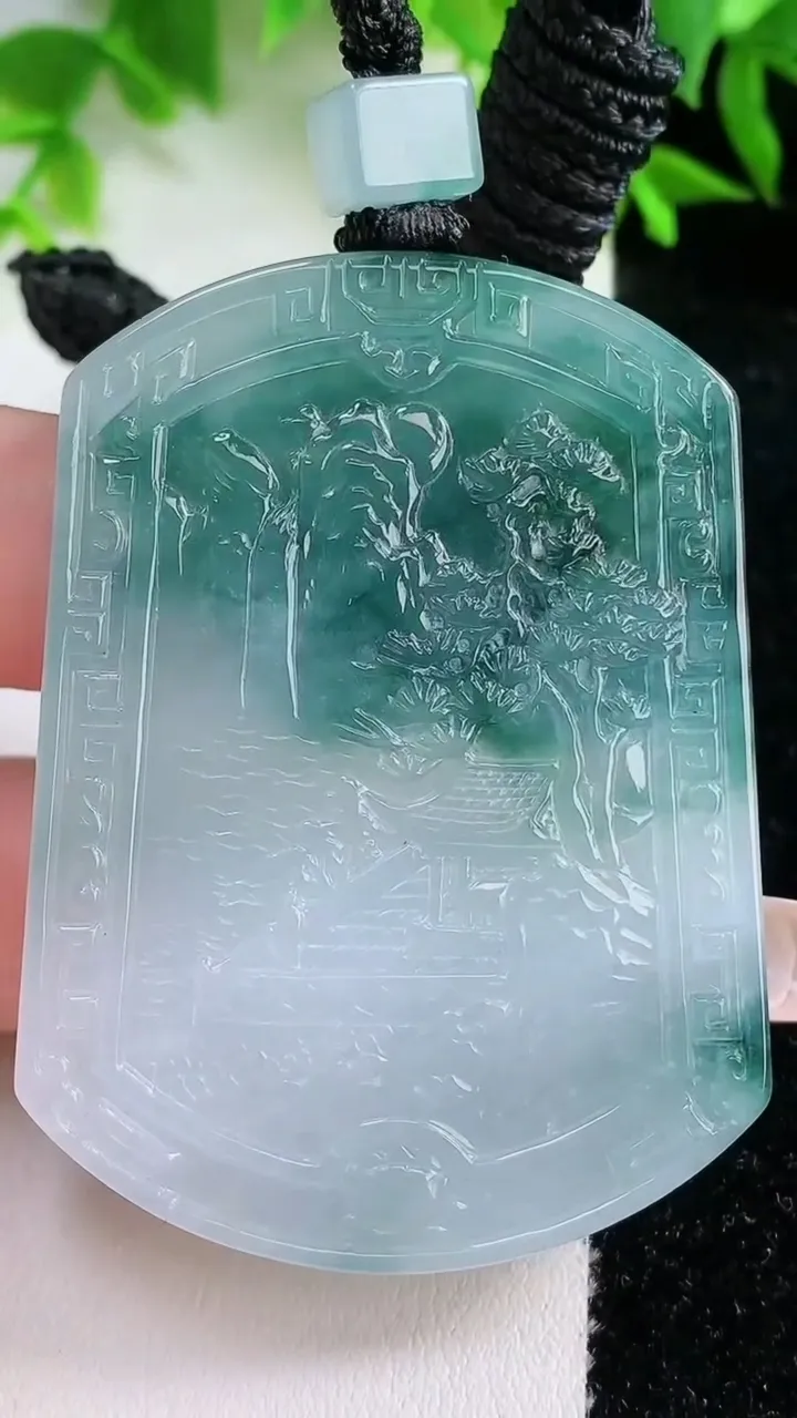 天然A货翡翠牌吊坠，尺寸55.8-40.9-5.3，重量:37.12g
1月25日