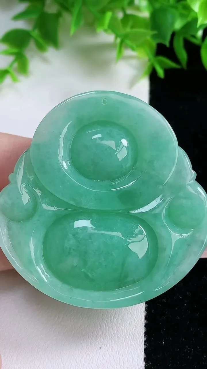 天然A货翡翠佛公吊坠，尺寸50.5-51.3-11.5，重量:48.39g
1月25日