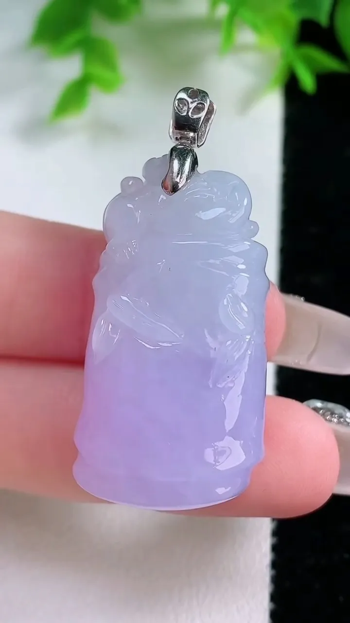 天然A货翡翠18K金紫罗兰节节高升 竹节吊坠，尺寸35.3-18.5-12，重量:19.25g
1月25日