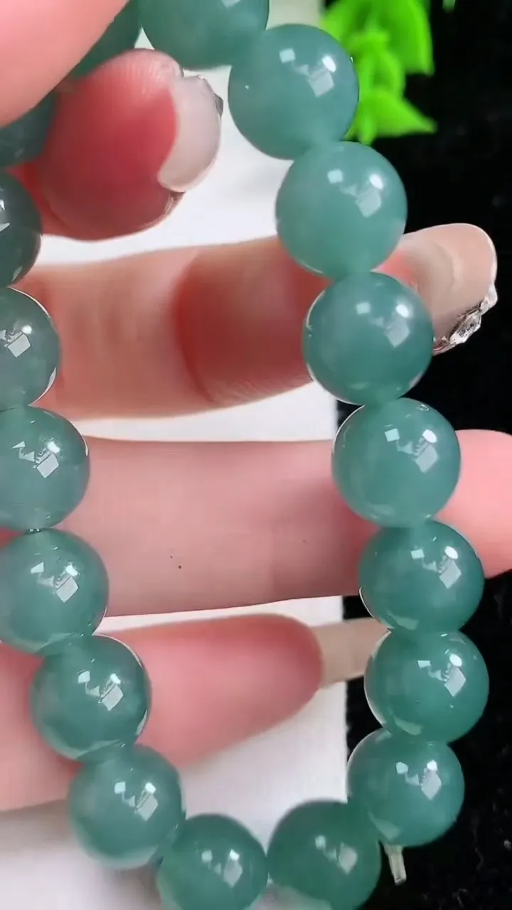 天然A货翡翠圆珠手串，尺寸9.8-18颗，重:30.92g1月25日
工厂直销收藏佳品,种好水足，色泽均匀，有种有色，上手高大气！
