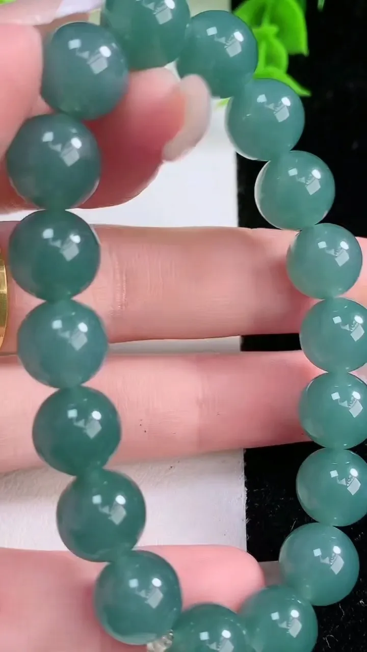 天然A货翡翠圆珠手串，尺寸9.8-18颗，重:30.92g1月25日
工厂直销收藏佳品,种好水足，色泽均匀，有种有色，上手高大气！
