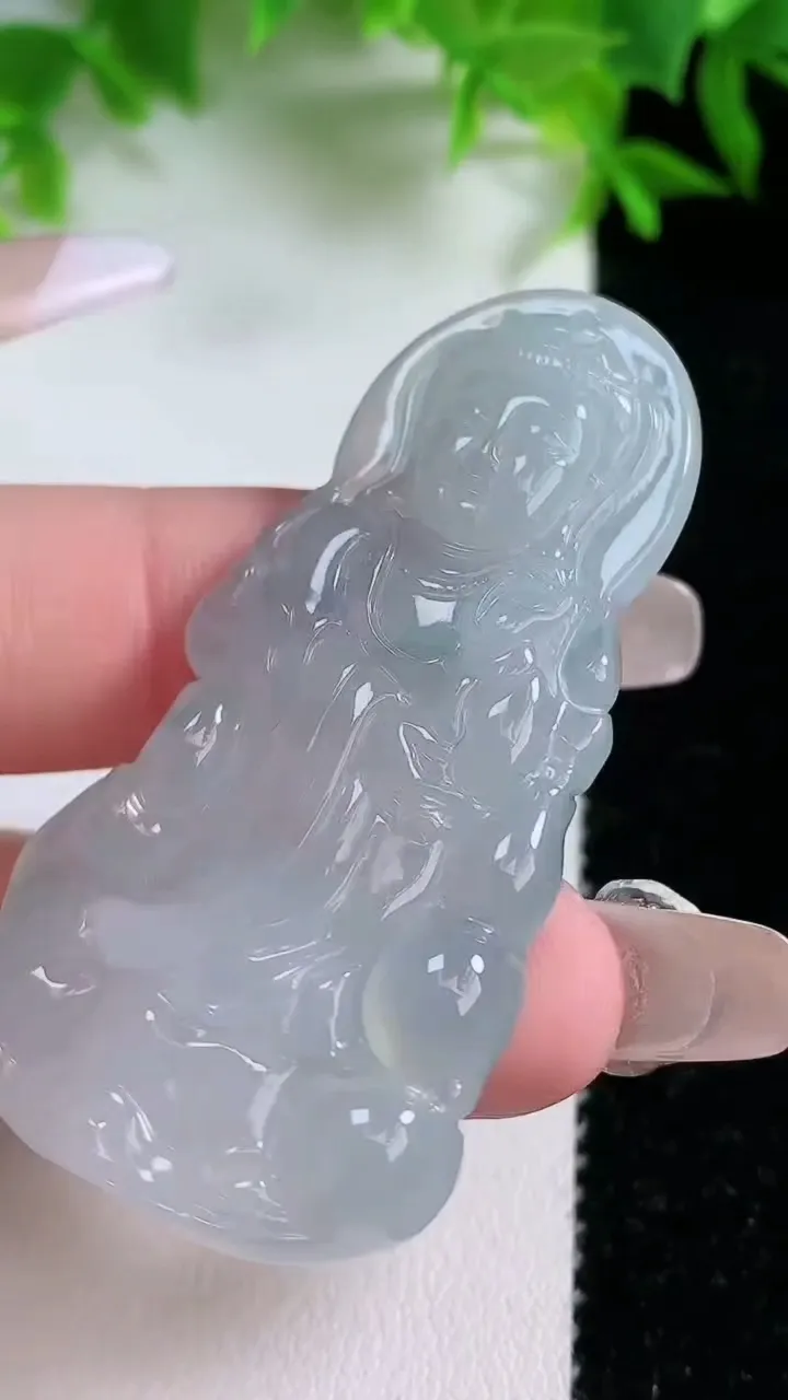 天然A货翡翠观音菩萨吊坠，尺寸53.4-26.8-5，重量:14.74g
1月25日