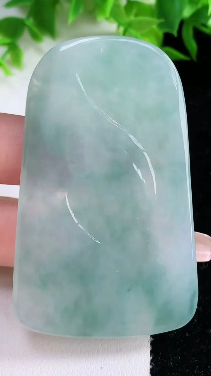 天然A货翡翠大势至菩萨吊坠，尺寸64.7-40.4-5.4，重量:32.15g
1月25日