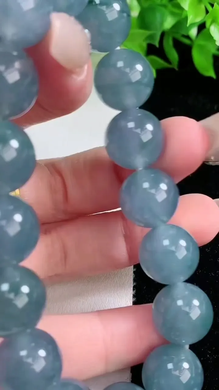 天然A货翡翠紫罗兰圆珠手串，尺寸13-16颗，重量:62.08g1月25日
工厂直销收藏佳品,种好水足，色泽均匀，有种有色，上手高大气！