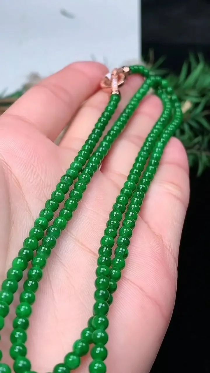 天然A货翡翠小米珠项链，尺寸3.7-167颗，重量:14.75g1月25日
工厂直销收藏佳品,种好水足，色泽均匀，有种有色，上手高大气！