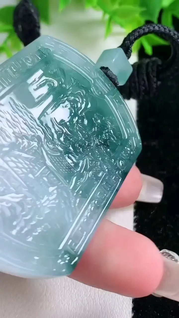 天然A货翡翠牌吊坠，尺寸55.8-40.9-5.3，重量:37.12g
1月25日