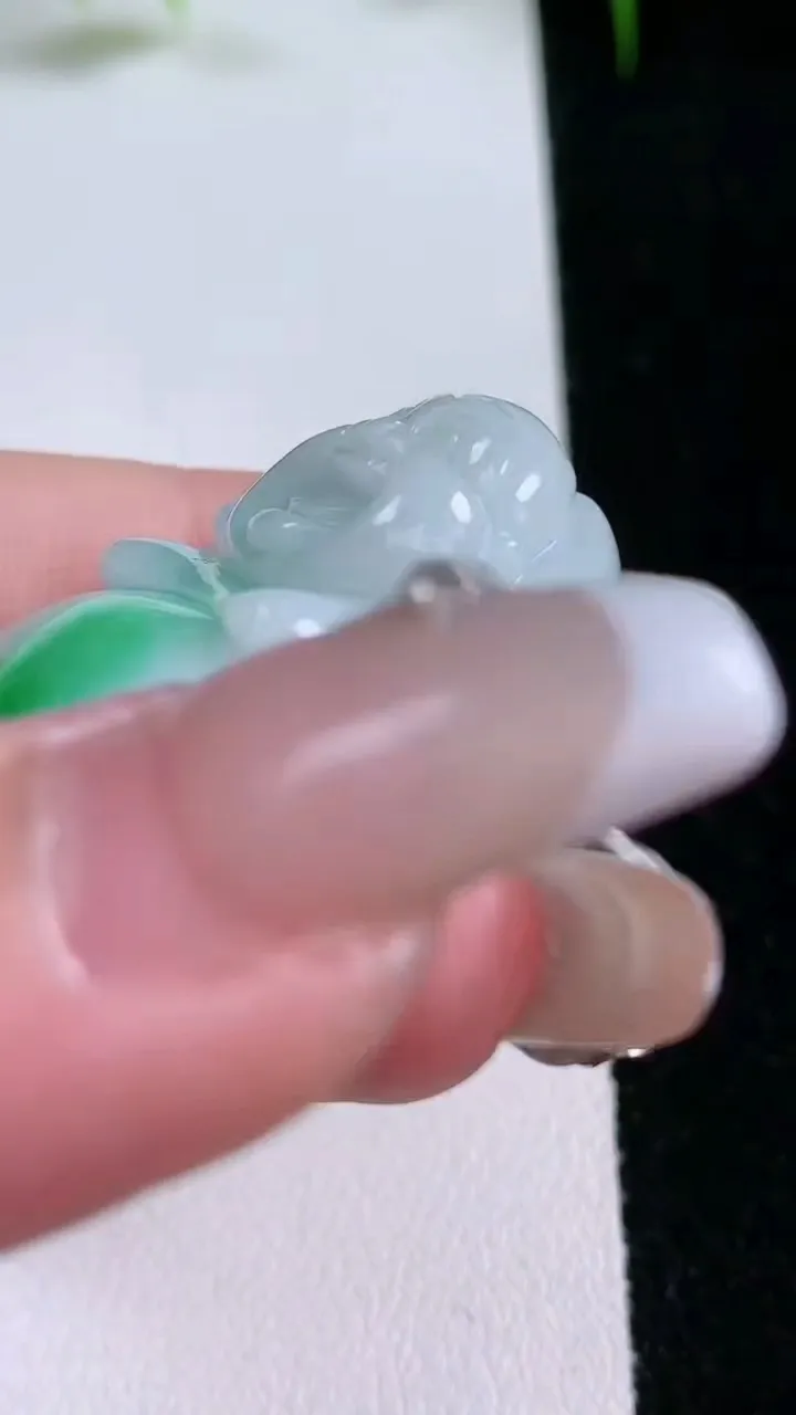 天然A货翡翠佛公吊坠，尺寸35-33-11.2，重量:21.80g
1月25日