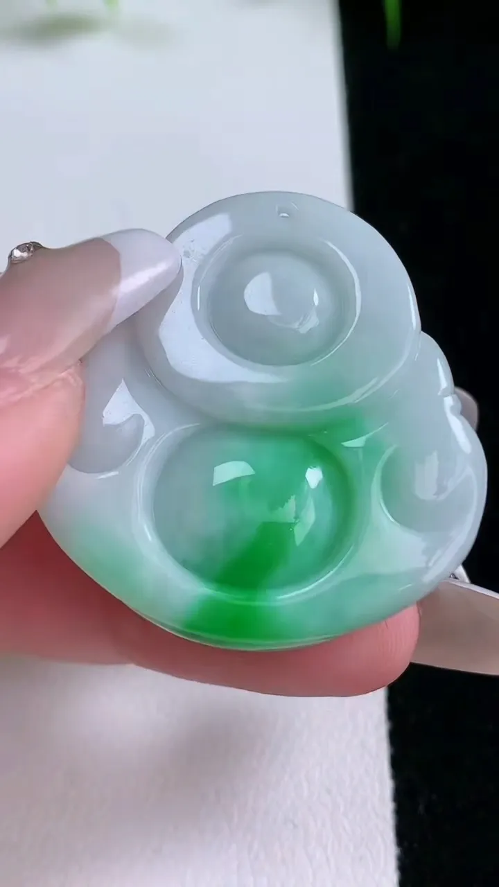 天然A货翡翠佛公吊坠，尺寸35-33-11.2，重量:21.80g
1月25日