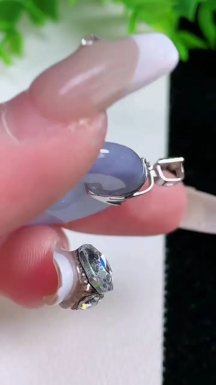 天然A货翡翠18K金紫罗兰平安环吊坠，尺寸25.2-4.7，重量:7.33g
1月25日