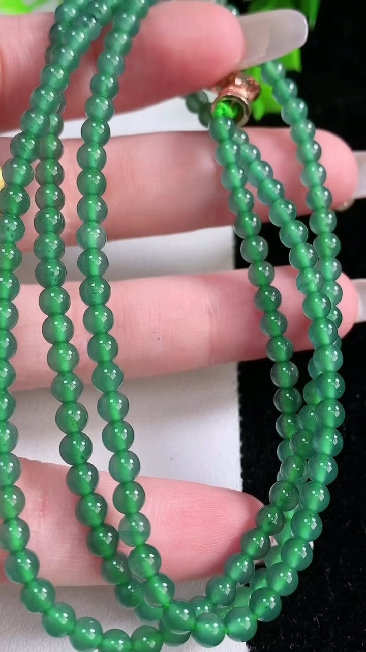 天然A货翡翠小米珠项链，尺寸4-168颗，重:19.21g1月25日
工厂直销收藏佳品,种好水足，色