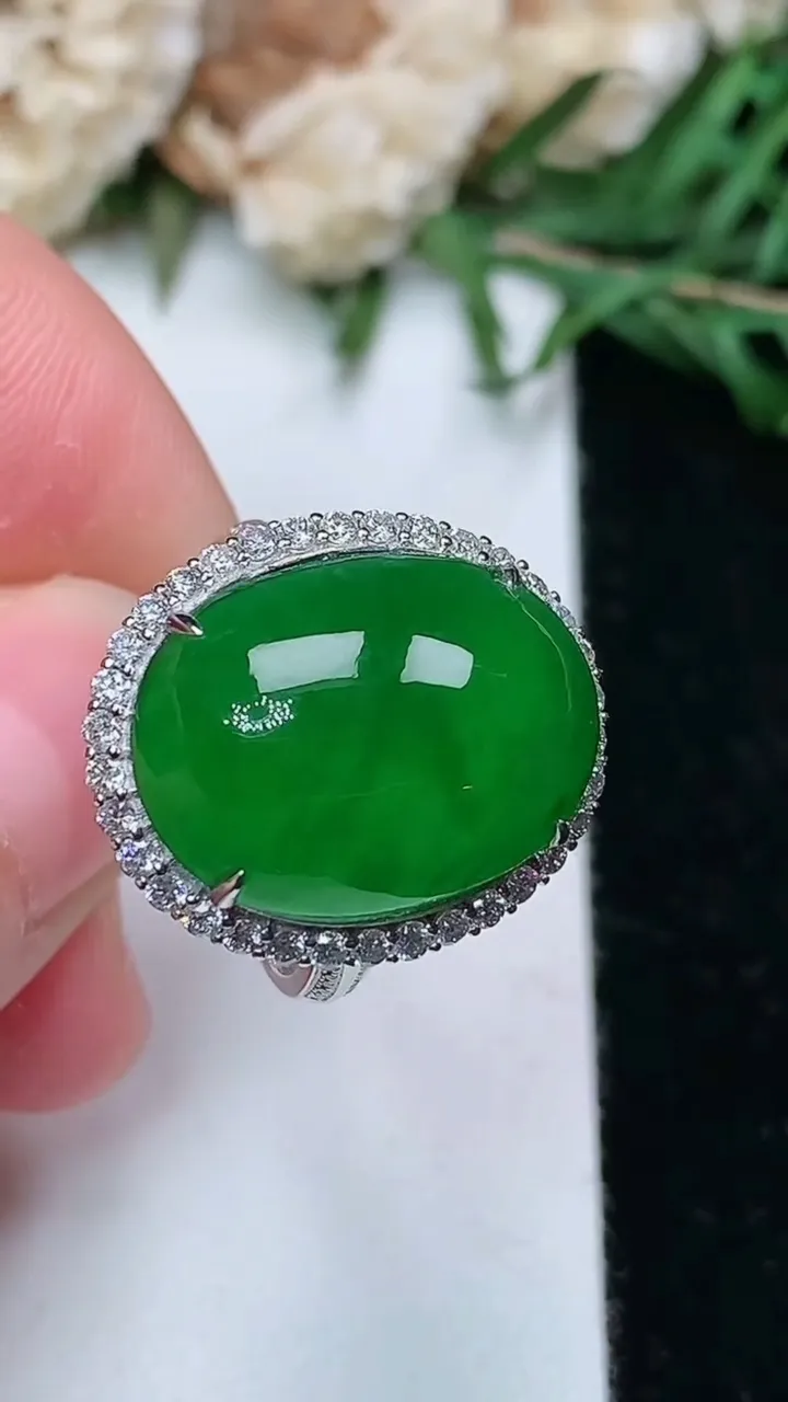 天然A货翡翠蛋面戒指，尺寸17-17.4-12.9，重量:5.19g2026年1月25日
工厂直销收