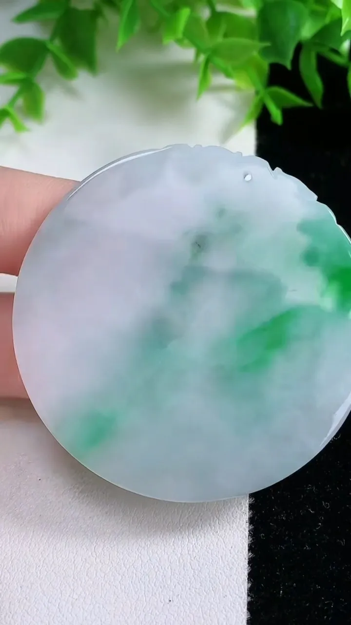 天然A货翡翠生肖马吊坠，尺寸52.2-4，重量:24.23g
1月25日