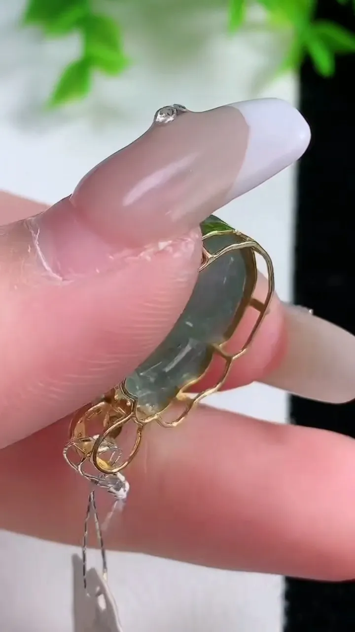 天然A货翡翠貔貅吊坠，尺寸18.7-13-11.4，重量:4.91g
1月25日