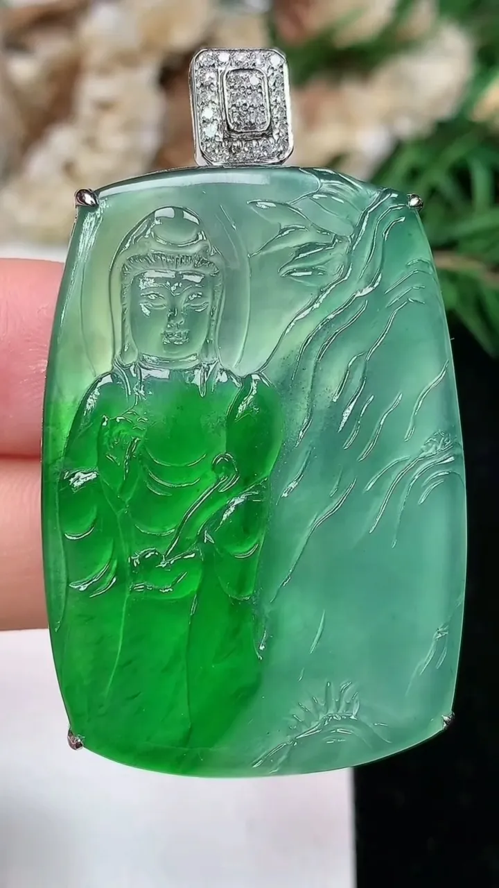 天然A货翡翠山水观音菩萨吊坠，尺寸39.9-28-7，重量:10.00g
1月25日