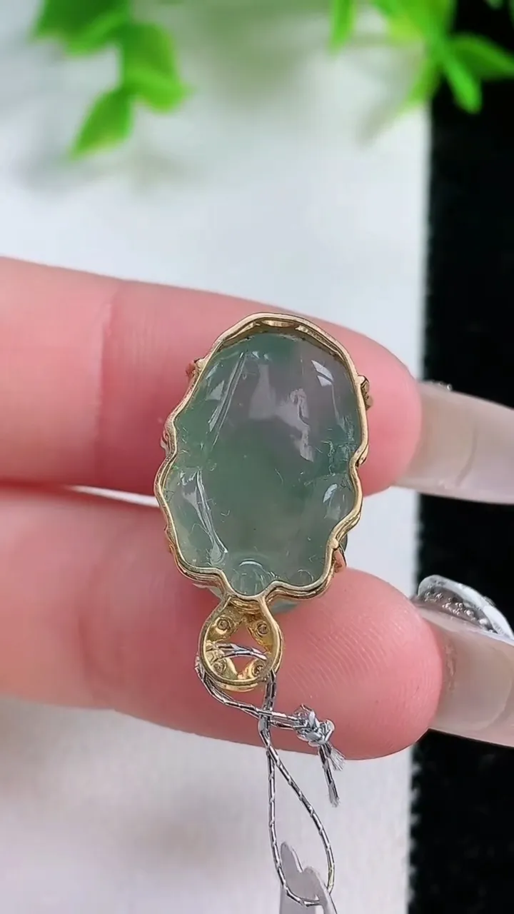 天然A货翡翠貔貅吊坠，尺寸18.7-13-11.4，重量:4.91g
1月25日