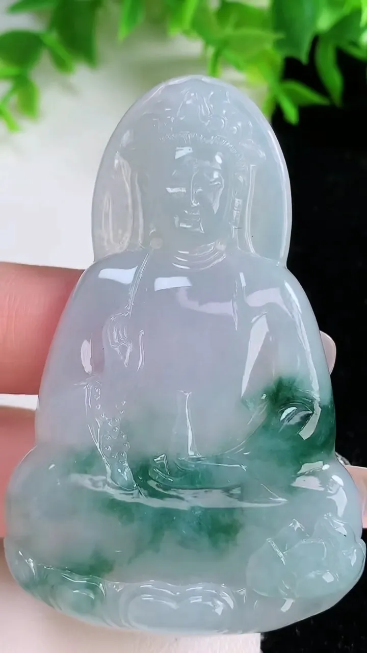天然A货翡翠飘花观音菩萨吊坠，尺寸65-40.8-5.5，重量:26.95g
1月25日