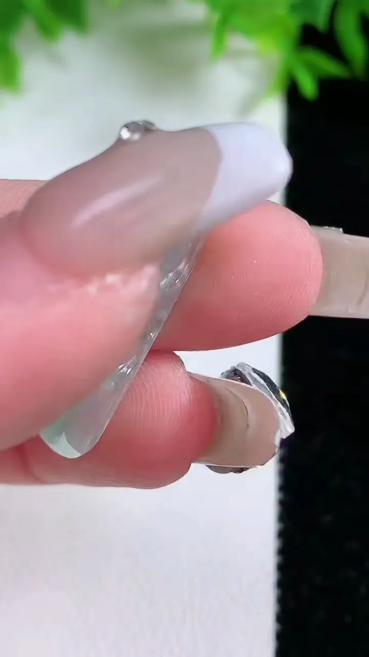 天然A货翡翠财神爷吊坠，尺寸24.6-13.8-5.3，重量:3.38g
1月25日